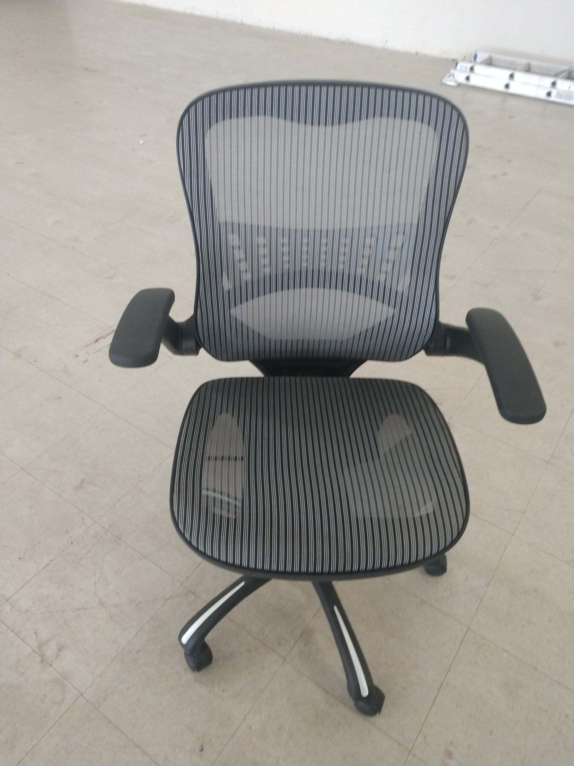 Mars Mesh Back Chair w - Silver Back. Office Furniture located in Mission Viejo, Orange County, CA 33.619850, -177.680500