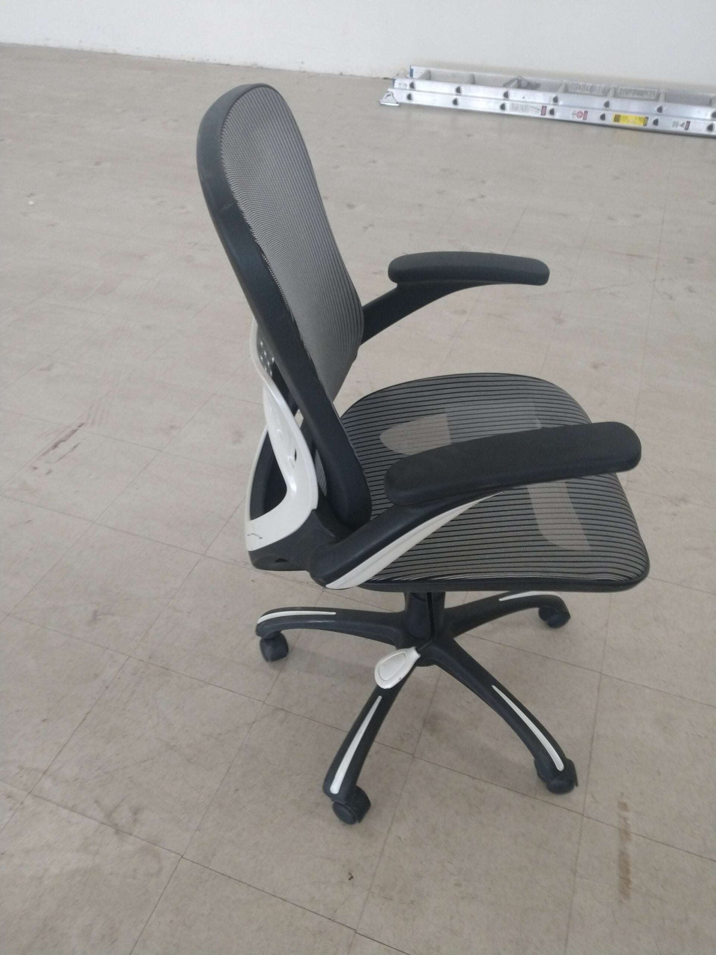 Mars Mesh Back Chair w - Silver Back. Office Furniture located in Mission Viejo, Orange County, CA 33.619850, -177.680500