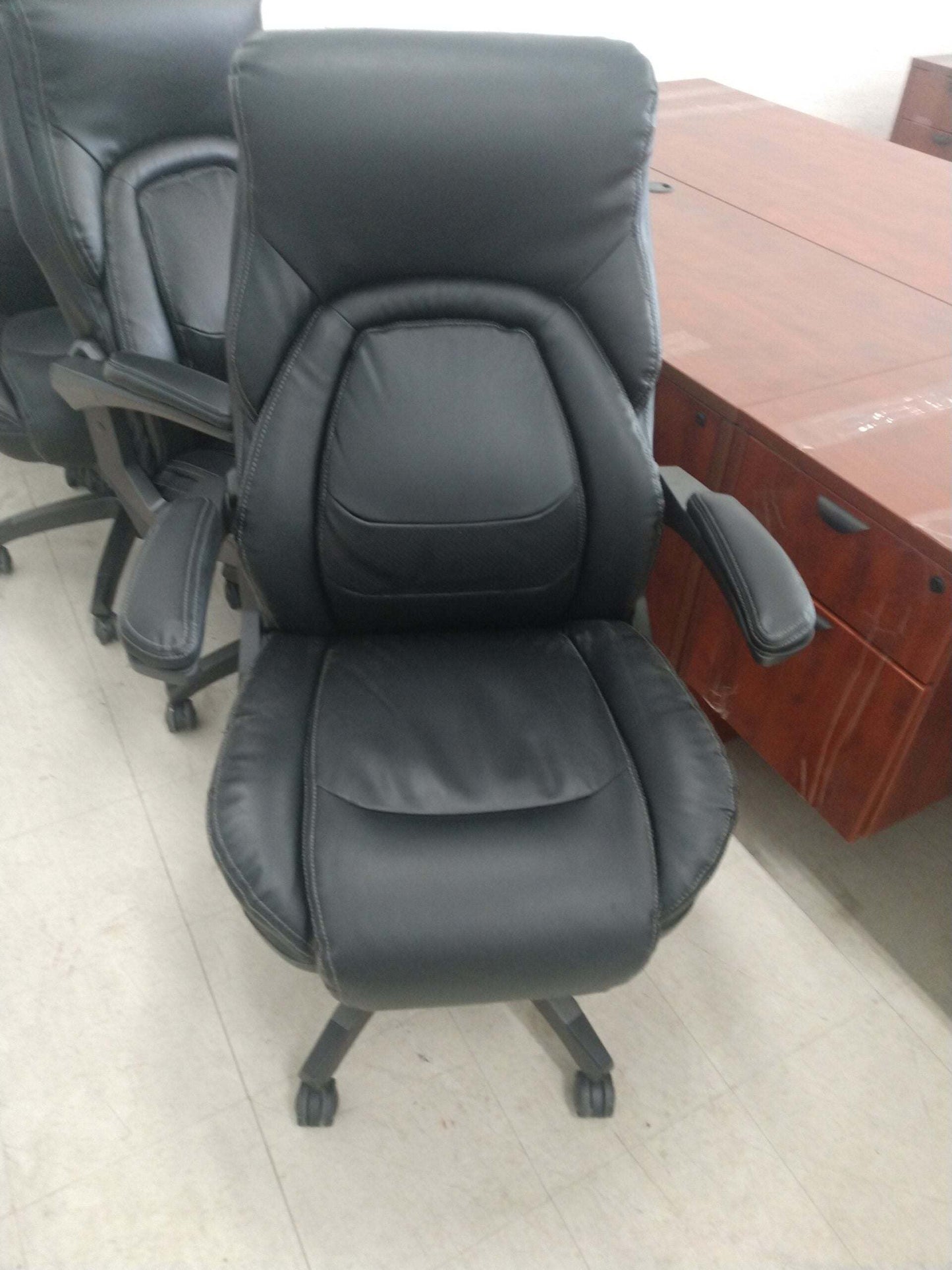 Lay Z Boy High Back Black Leather Chair. Office Furniture located in Mission Viejo, Orange County, CA 33.619850, -177.680500
